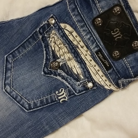 Beautiful Miss Me Jeans - Picture 2 of 3